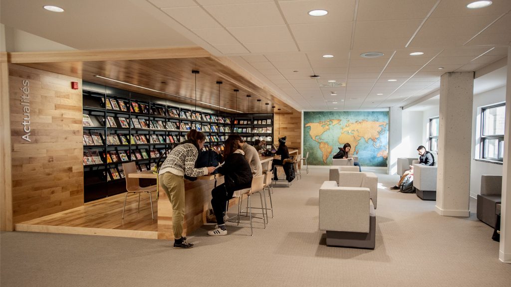 étudiants à la bibliothèque